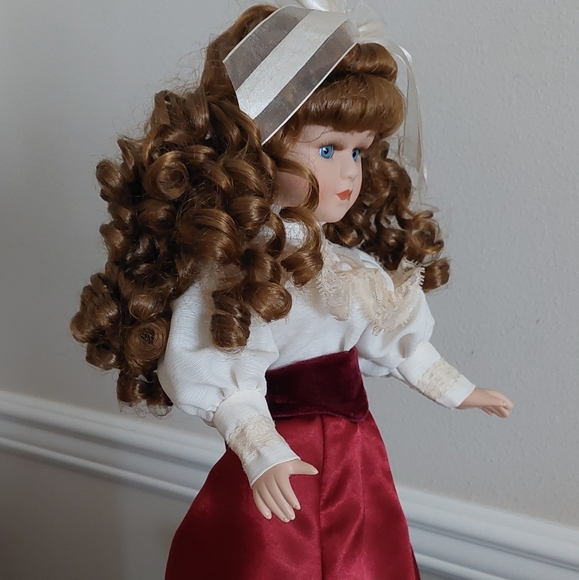 Porcelain Doll 16.5 in - Picture 3 of 7
